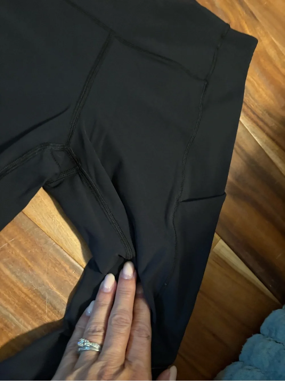 Lululemon Black Leggings Womens Size 4 Side Pockets‎ Zip Back Running (1283)